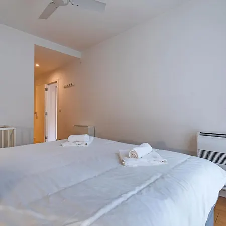 Lovelystay - 2bdr Downtown W/terrace Apartman *