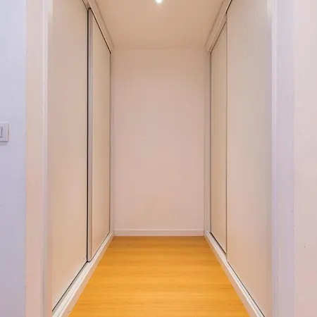 Lovelystay - 2bdr Downtown W/terrace Апартаменти *