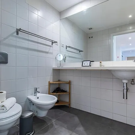 Lovelystay - 2bdr Downtown W/terrace Apartman Lisboa