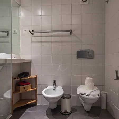 Lovelystay - 2bdr Downtown W/terrace Лісабон