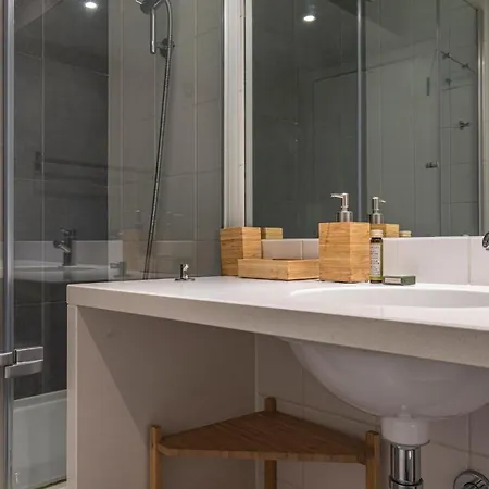 Lovelystay - 2bdr Downtown W/terrace * Lisboa